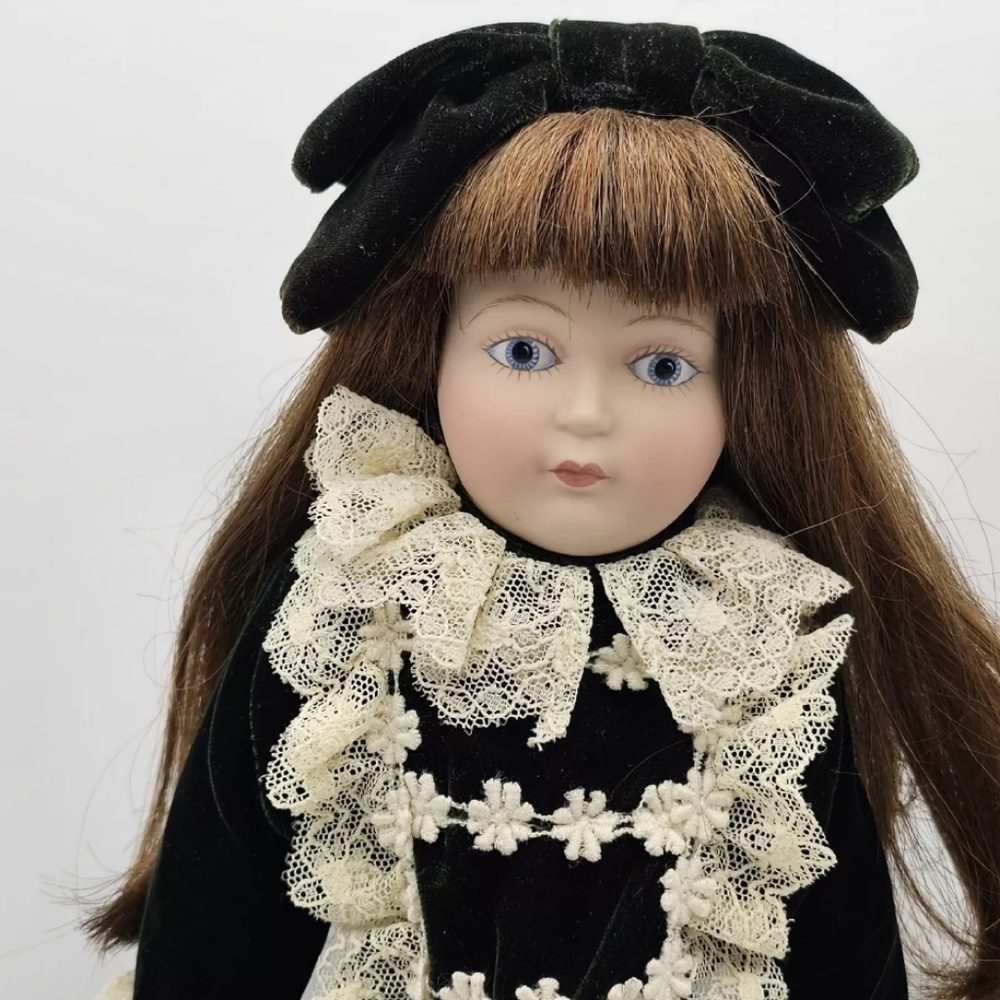 Frankin Heirloom Dolls 1984 Bisque Porcelain Emily